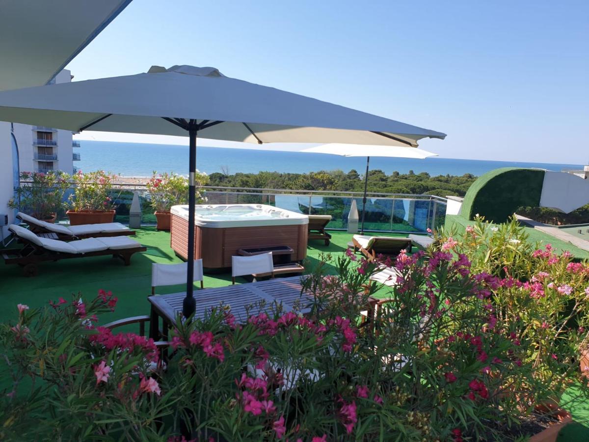 Hotel Cristallo Lignano Sabbiadoro Dış mekan fotoğraf