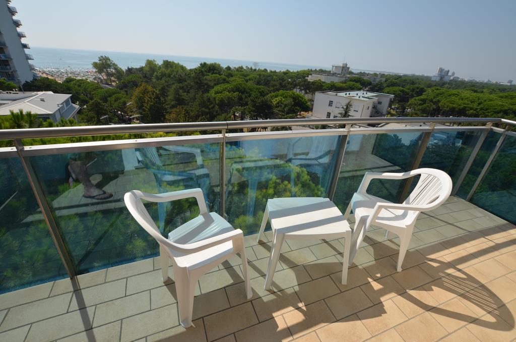 Hotel Cristallo Lignano Sabbiadoro Dış mekan fotoğraf