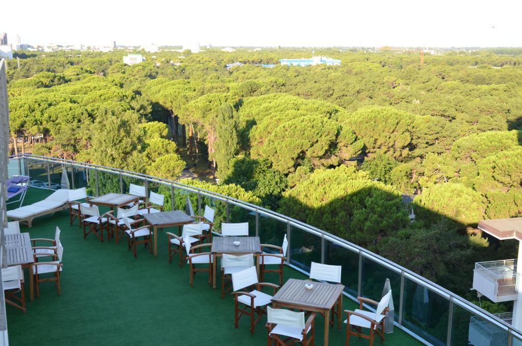Hotel Cristallo Lignano Sabbiadoro Dış mekan fotoğraf