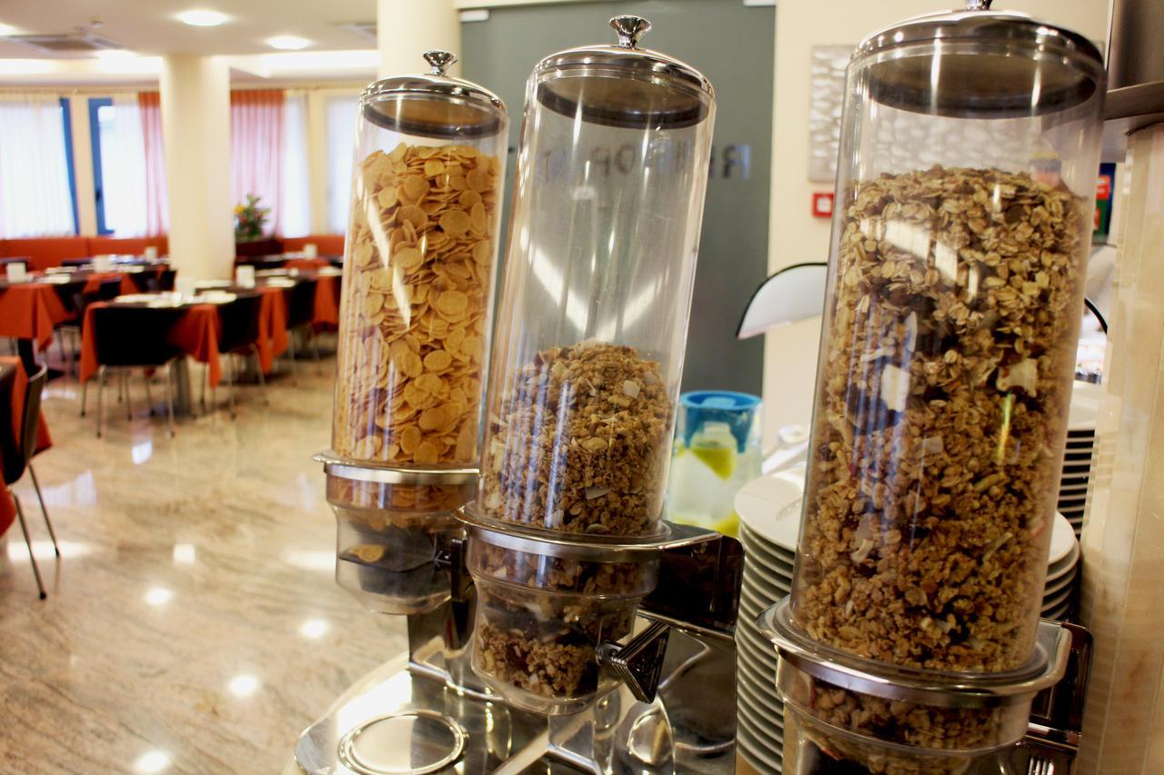 Hotel Cristallo Lignano Sabbiadoro Dış mekan fotoğraf